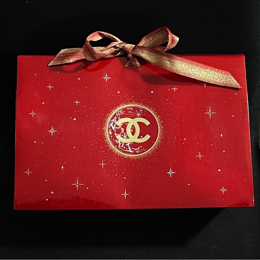 ✨Authentic Chanel Holiday shopping bag with ribbon